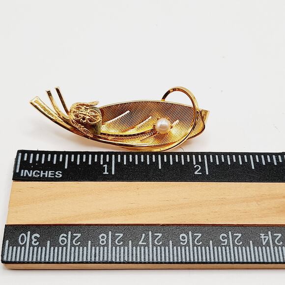 Vintage Floral Jade Pearl Gold Tone Brooch - 1970s - 2 Inches - Picture 6 of 7